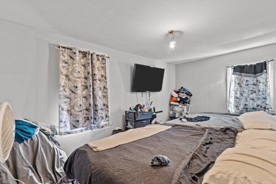 65 Russo St, Providence, RI à vendre - Photo de l’immeuble – Image 3 sur 14