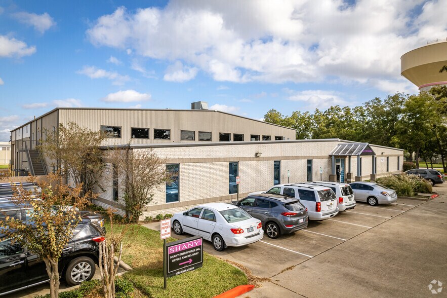 10302 Mula Rd, Stafford, TX à vendre - Photo principale – Image 1 sur 44