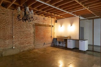 560 E Commercial St, Pomona, CA à louer Photo intérieure– Image 2 sur 14