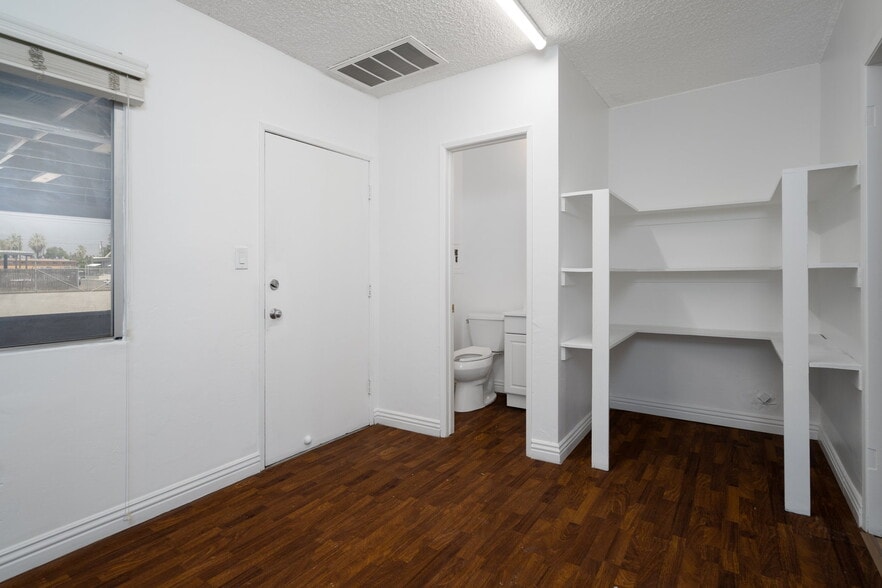 320 Kentucky St, Bakersfield, CA à vendre - Photo de l’immeuble – Image 3 sur 74