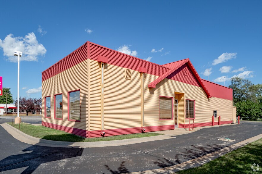 2070 S Koeller St, Oshkosh, WI à vendre - Photo de l’immeuble – Image 3 sur 27