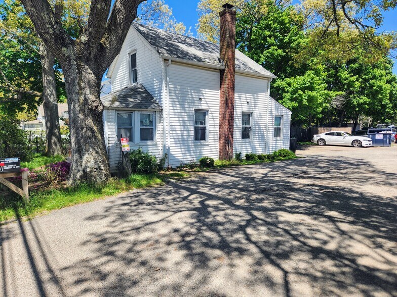 90 Old Quogue Rd, Riverhead, NY à vendre - Photo de l’immeuble – Image 2 sur 10
