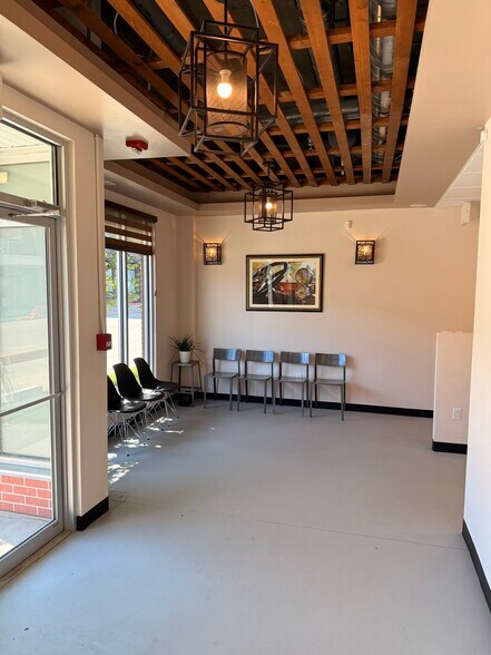 10422 81 Av NW, Edmonton, AB à vendre - Photo de l’immeuble – Image 2 sur 4
