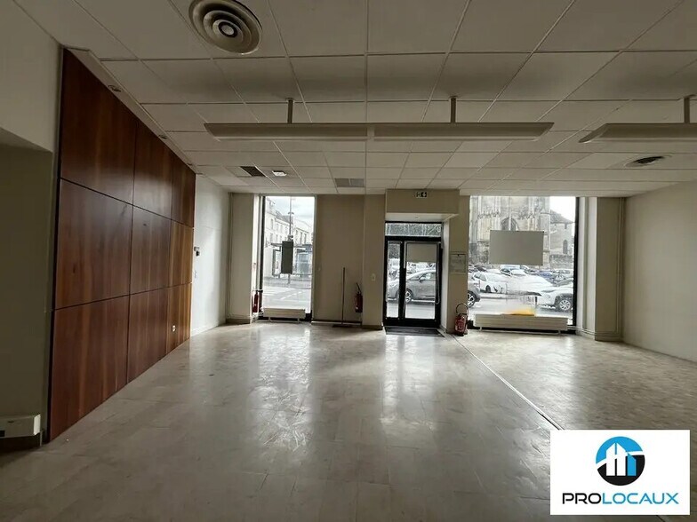 Local commercial dans Compiègne à louer - Photo de l’immeuble – Image 3 sur 10