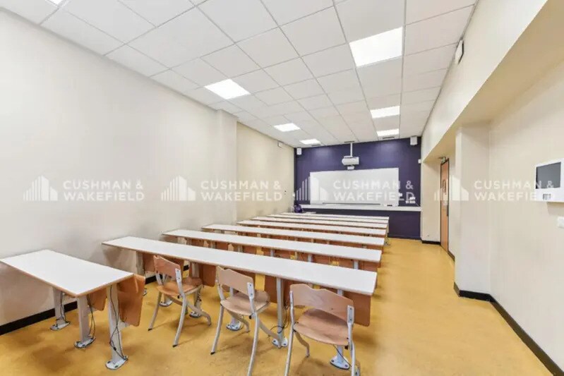 11 Rue Pierre Dupont, Paris à louer - Photo intérieure – Image 2 sur 10