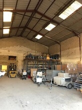 Industriel/Logistique dans La Queue-les-Yvelines à louer Photo intérieure– Image 1 sur 2