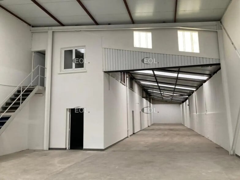 Local d’activités dans Sucy-en-Brie à louer - Photo de l’immeuble – Image 3 sur 5