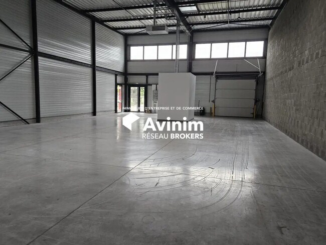 Plus de détails pour Local d'activités à louer