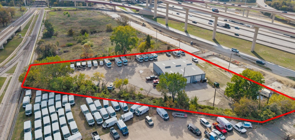 2630 N Interstate 35E, Carrollton, TX à louer - Photo principale – Image 1 sur 29