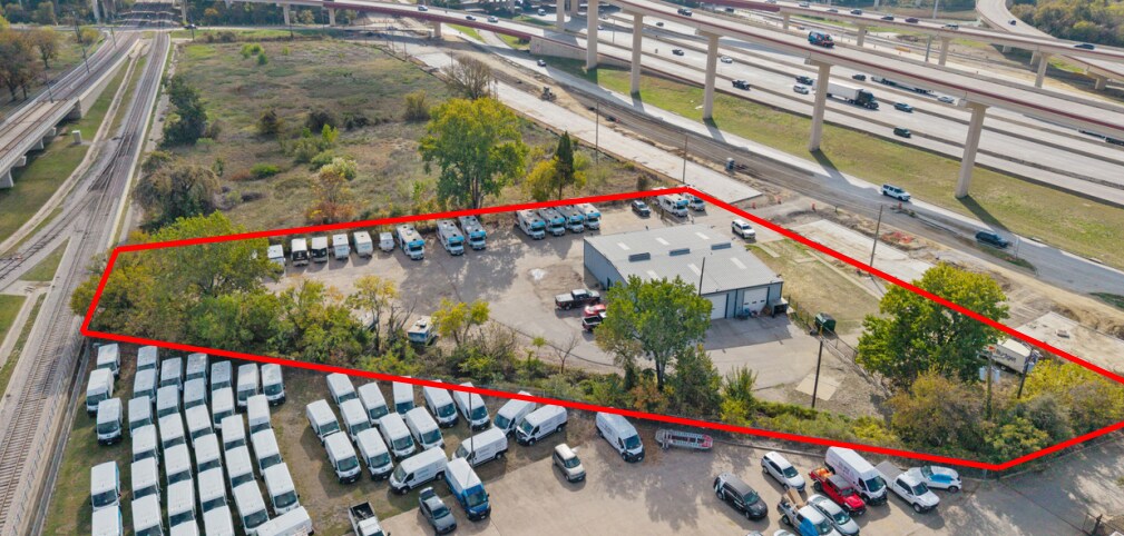 2630 N Interstate 35E, Carrollton, TX à louer Photo principale– Image 1 sur 30