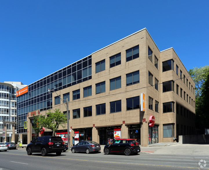 124 Eglinton Ave W, Toronto, ON à louer - Photo de l’immeuble – Image 2 sur 2
