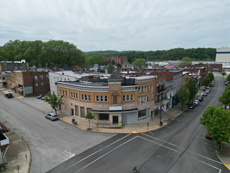 152 Grant Ave, Vandergrift, PA à louer - Photo de l’immeuble – Image 2 sur 39