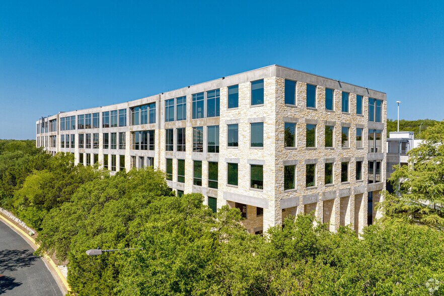 2700 Via Fortuna Drive, Austin, TX à louer - Photo de l’immeuble – Image 1 sur 15