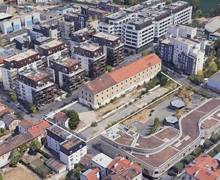 Local d’activités dans Vitry Sur Seine à louer - Photo de l’immeuble – Image 2 sur 3