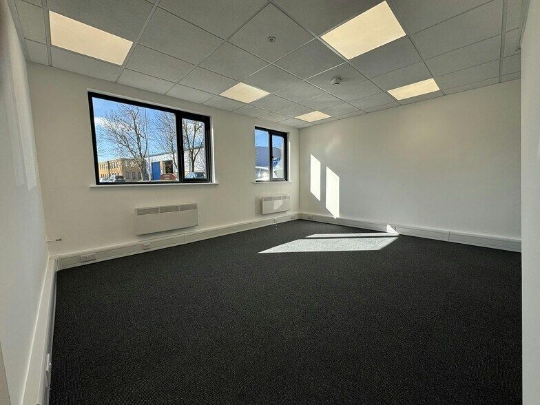 Saddleback Rd, Northampton à louer - Photo de l’immeuble – Image 3 sur 16