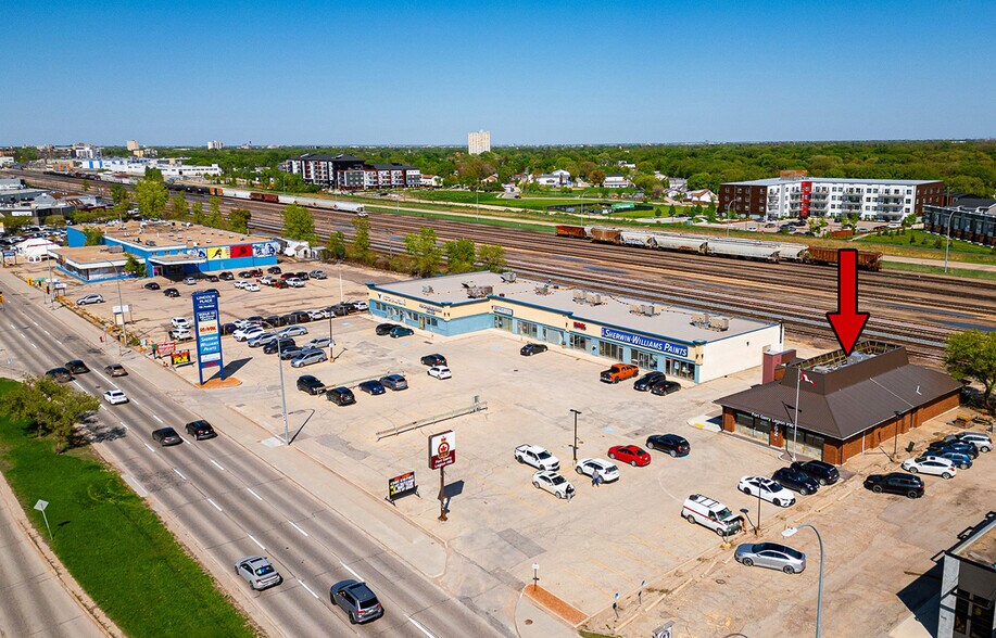 762 Pembina Hwy, Winnipeg, MB à louer - Photo de l’immeuble – Image 2 sur 8