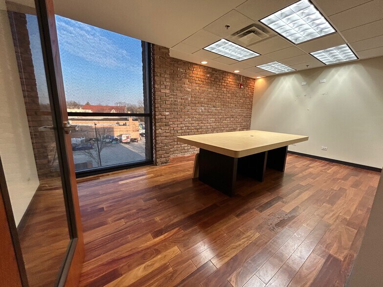1240 Meadow Rd, Northbrook, IL à louer - Photo de l’immeuble – Image 3 sur 18