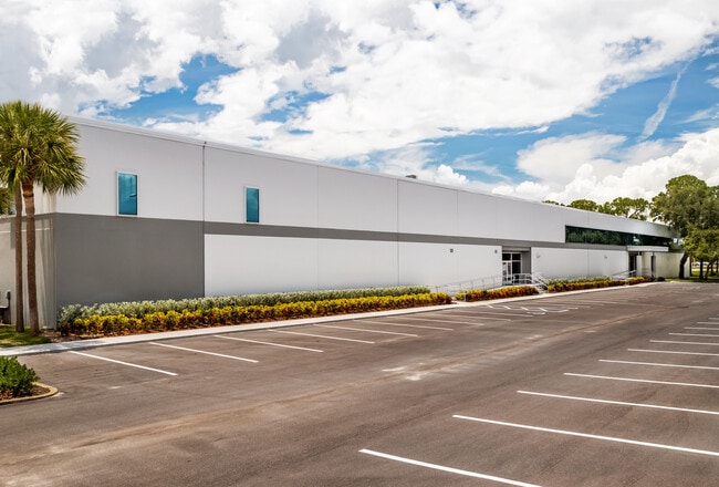 Plus de détails pour 3051 Tech Dr, Saint Petersburg, FL - Local d'activités à louer