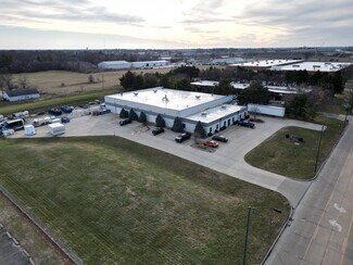 Plus de détails pour 1411 Interstate Dr, Champaign, IL - Industriel/Logistique à vendre
