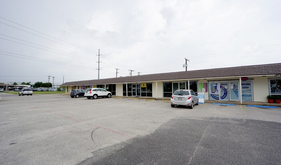 2021-2023 N Mays St, Round Rock, TX à louer - Photo principale – Image 1 sur 5