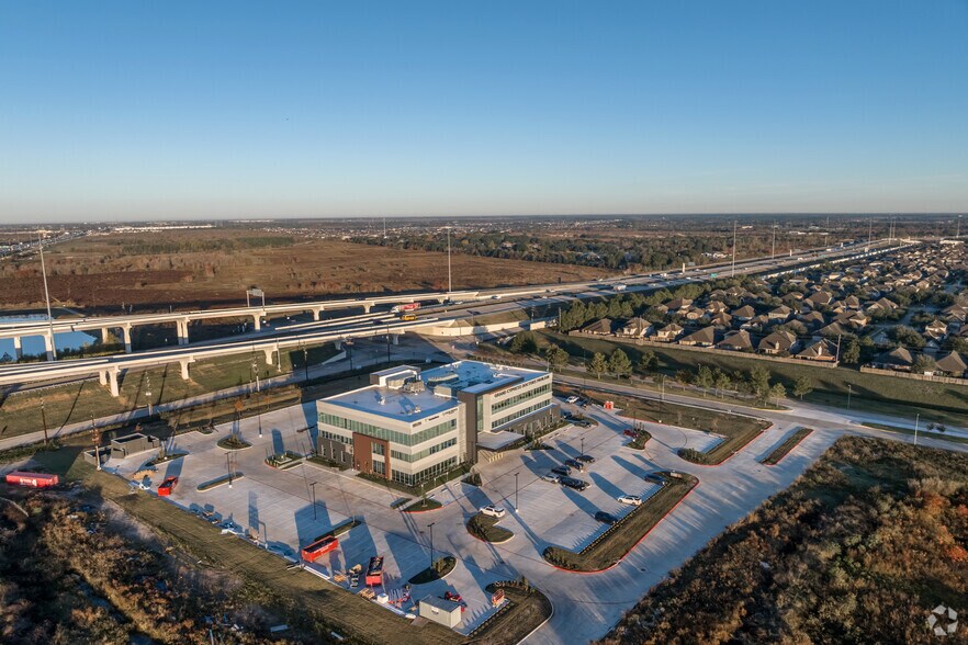 29404 Northwest Fwy, Cypress, TX à louer - Photo de l’immeuble – Image 3 sur 3