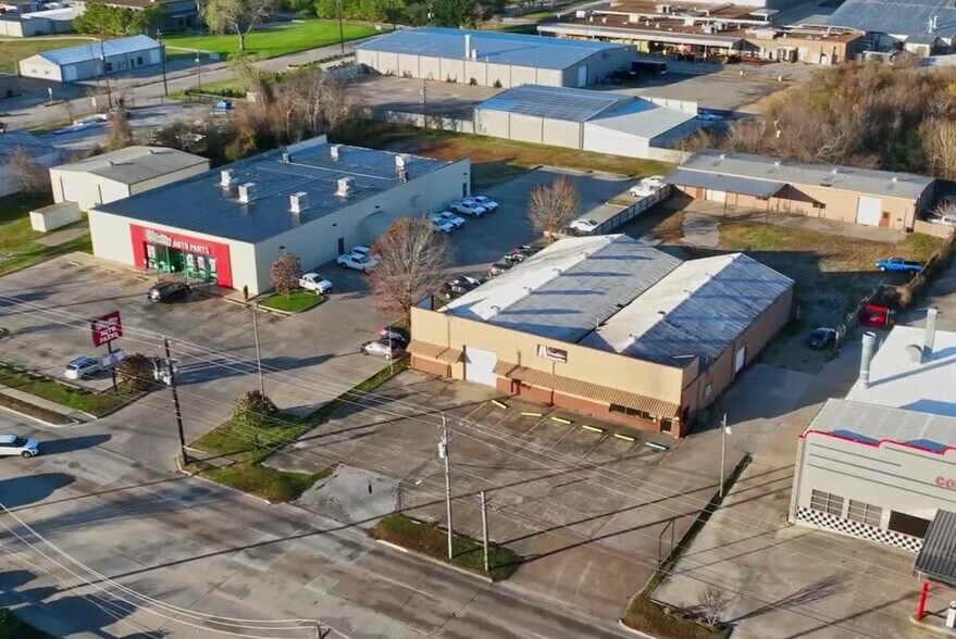 3215 N Main St, Baytown, TX à vendre - Vidéo sur l’annonce professionnelle – Image 2 sur 15