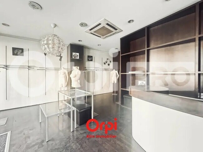 Plus de détails pour Local commercial à louer