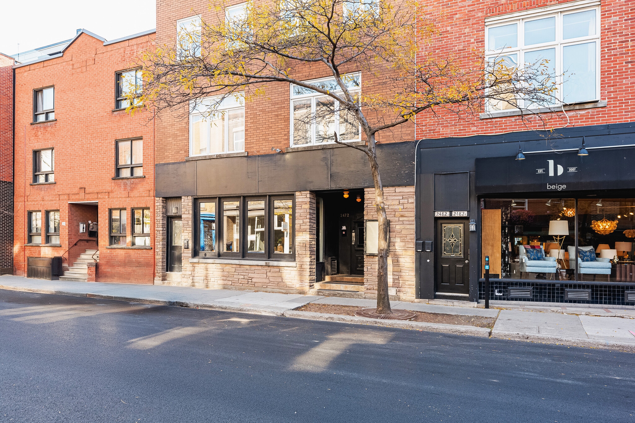 2470-2472 Rue Notre-Dame O, Montréal, QC à vendre Photo principale– Image 1 sur 41