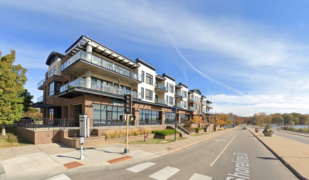 4100 Shoreline Dr, Spring Park, MN à vendre - Photo de l’immeuble – Image 2 sur 12