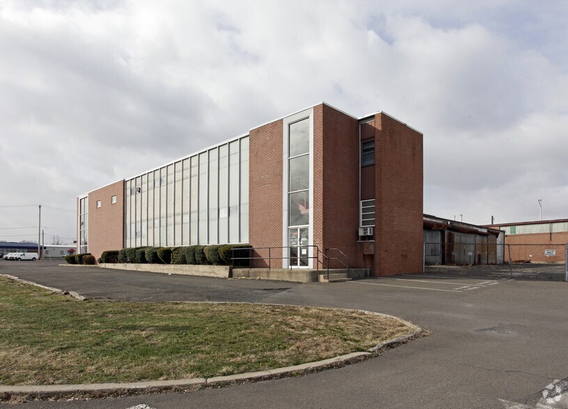 1330 N Broad St, Lansdale, PA à louer - Photo de l’immeuble – Image 2 sur 5