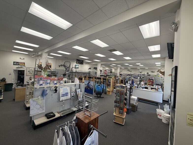 215 Old Eastwood Rd, Wilmington, NC à louer - Photo de l’immeuble – Image 2 sur 16