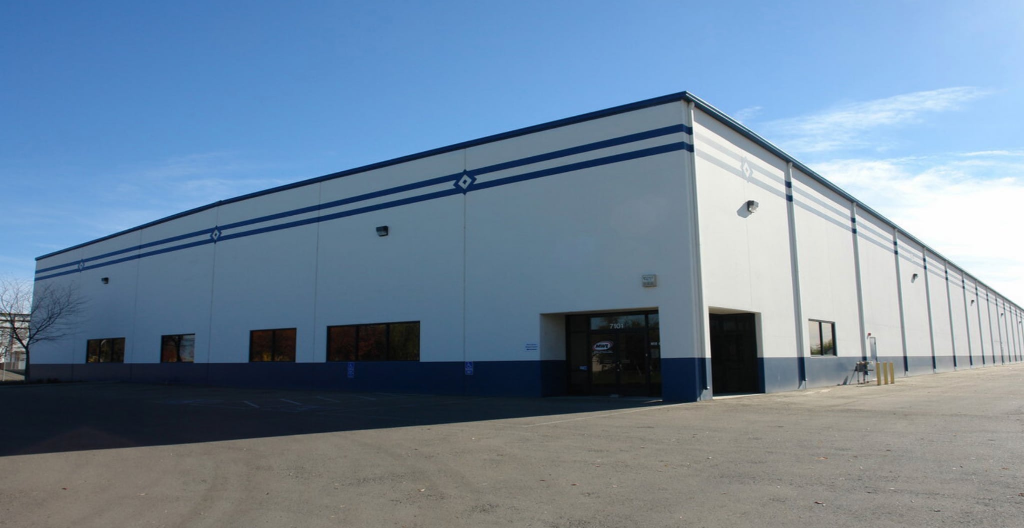 7101 W Doe Ave, Visalia, CA à louer Photo intérieure– Image 1 sur 2