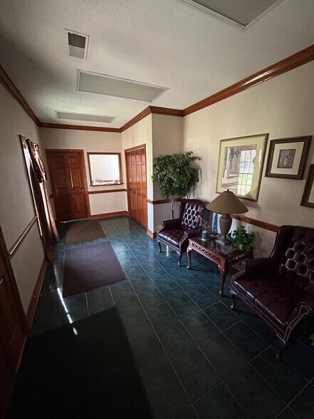 1831 Williams Hwy, Williamstown, WV à vendre - Photo intérieure – Image 2 sur 8