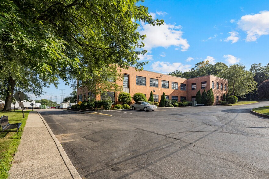 65 Ramapo Valley Rd, Mahwah, NJ à louer - Photo de l’immeuble – Image 3 sur 25