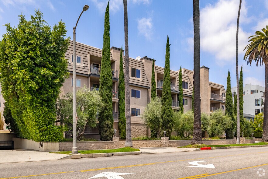 439 N Doheny Dr, Beverly Hills, CA à vendre - Photo de l’immeuble – Image 2 sur 6