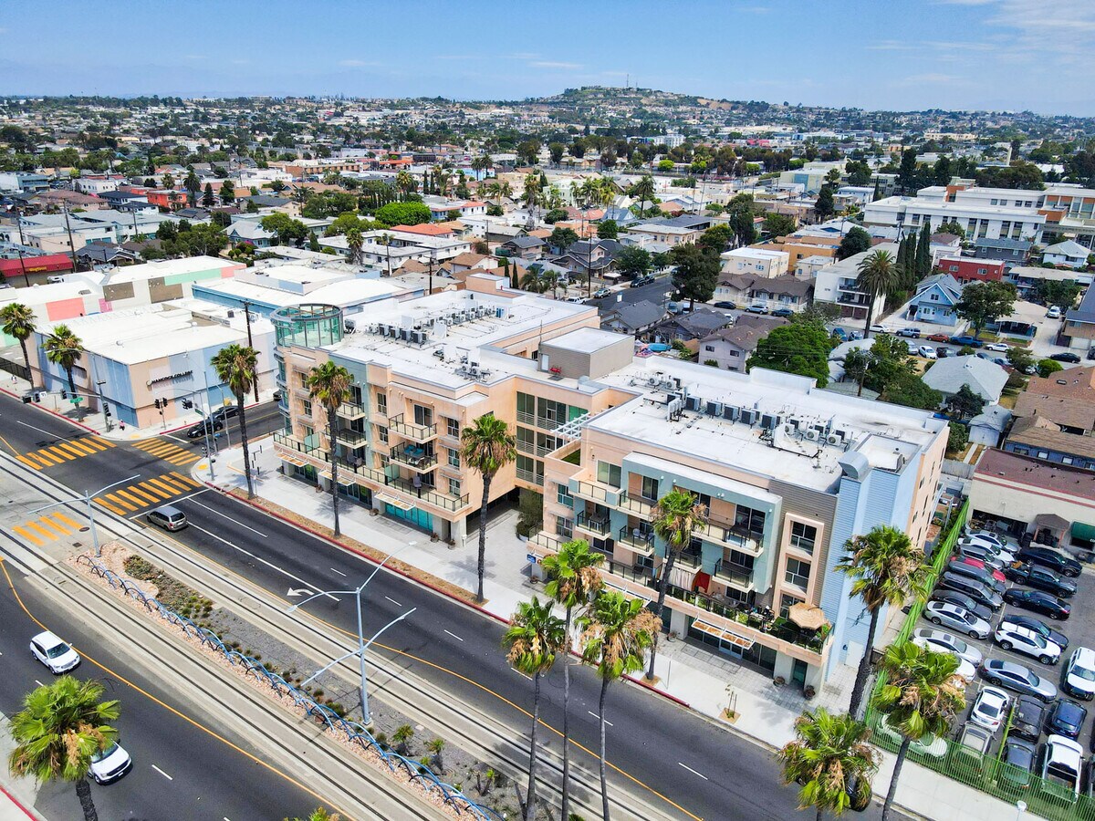 1598 Long Beach Blvd, Long Beach, CA 90813 - Lot 101 -  - Photo intérieure - Image 1 of 36