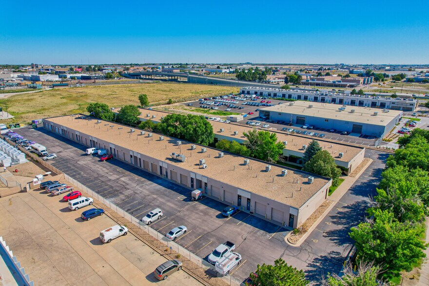 11801-11841 E 33rd Ave, Aurora, CO à louer - Photo principale – Image 1 sur 3