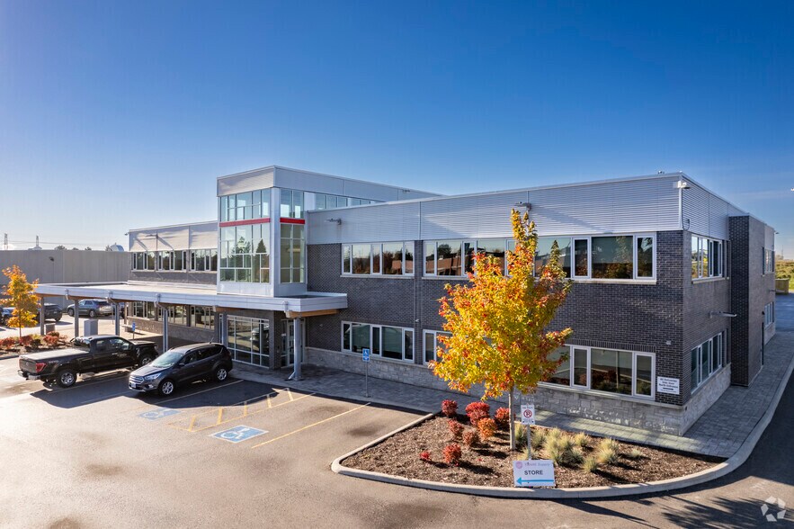 525 Cochrane Dr, Markham, ON à vendre - Photo de l’immeuble – Image 2 sur 6