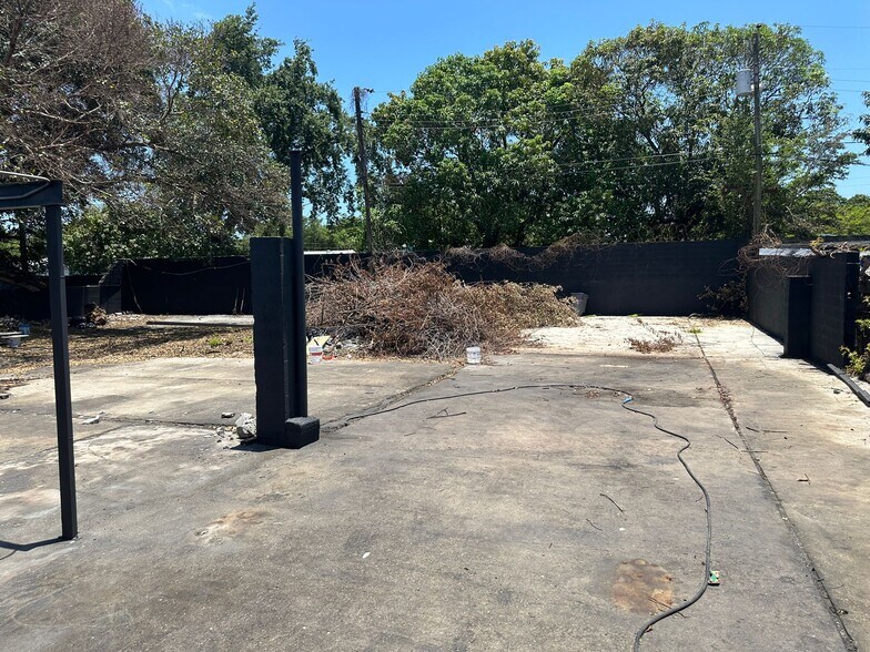 570 NW 54th St, Miami, FL à louer - Photo de l’immeuble – Image 3 sur 12