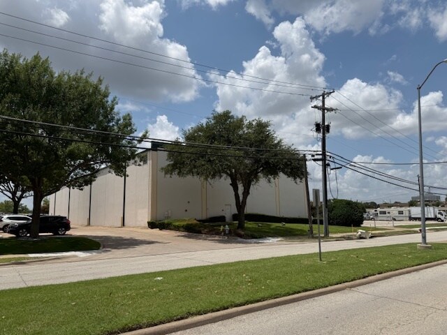 919 N Bowser Rd, Richardson, TX à louer - Photo de l’immeuble – Image 3 sur 5