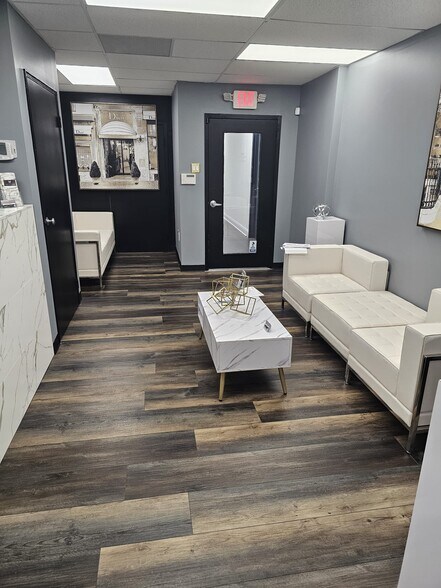200 Craig Rd, Manalapan Township, NJ à louer - Photo de l’immeuble – Image 2 sur 11