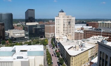 77 Monroe Center St NW, Grand Rapids, MI à louer Aérien– Image 2 sur 2