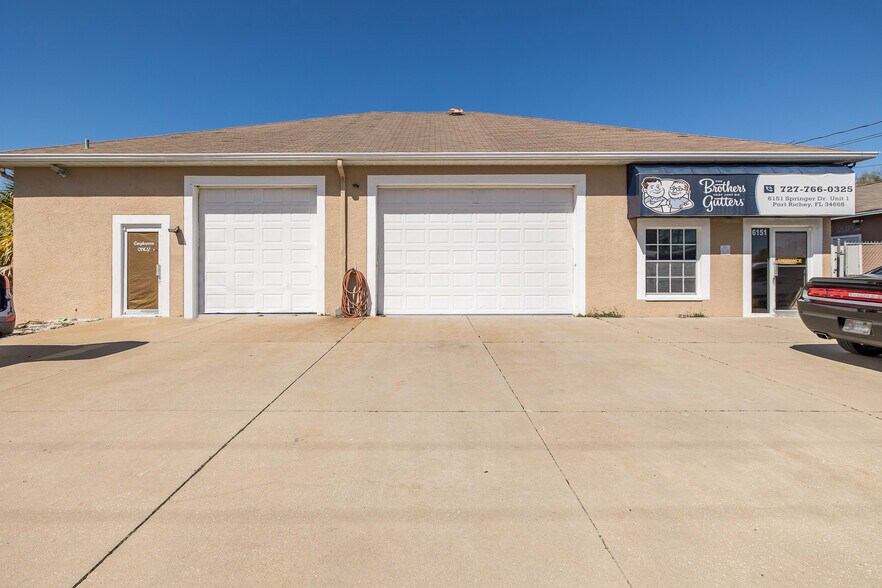 6151 Springer Dr, Port Richey, FL à vendre - Photo de l’immeuble – Image 3 sur 35