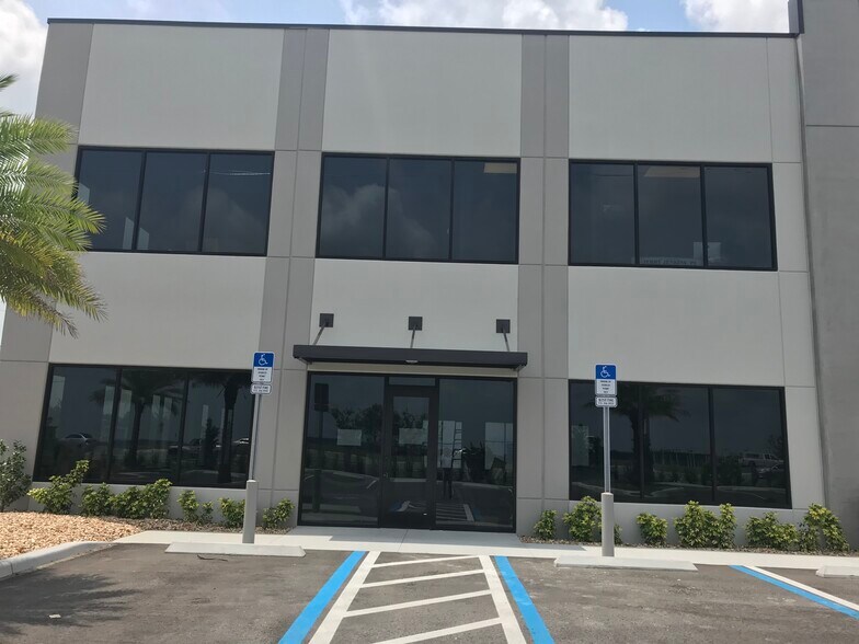 17410 E Highway 50, Clermont, FL à louer - Photo de l’immeuble – Image 3 sur 14