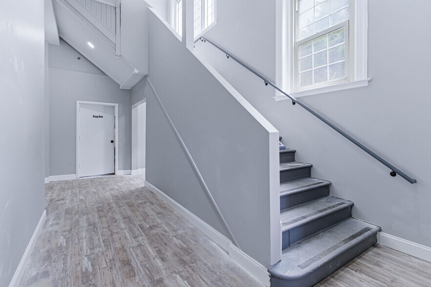 387 Broad St, Central Falls, RI à vendre - Photo de l’immeuble – Image 3 sur 41