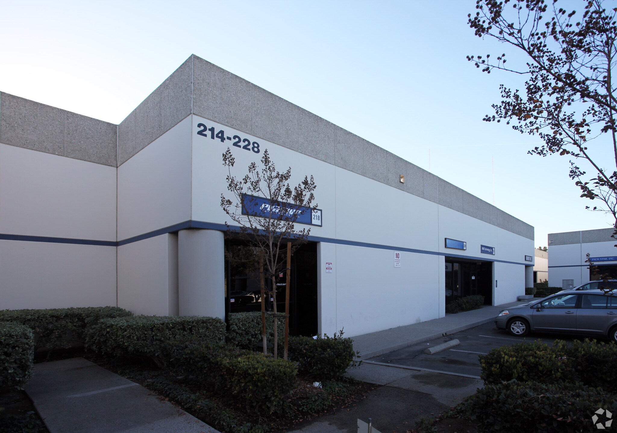 214-228 S 5th Ave, City of Industry, CA à louer Photo principale– Image 1 sur 10