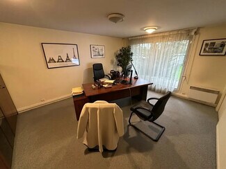 Plus de détails pour Local d'activités à louer