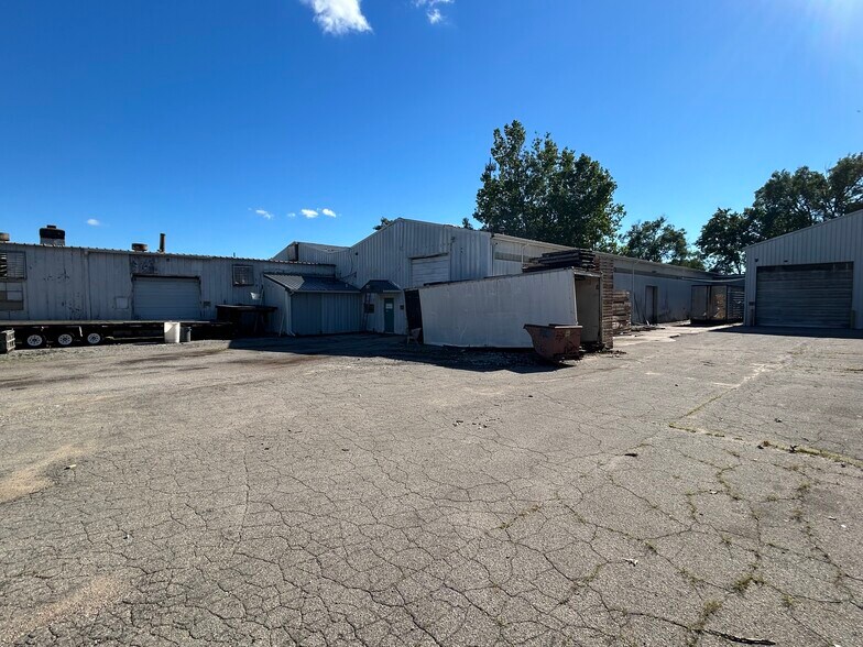 2401 Schumacher Dr, Mishawaka, IN à vendre - Photo de l’immeuble – Image 3 sur 12