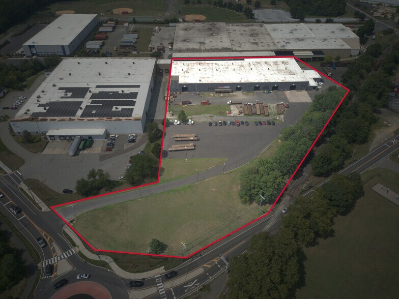 121 High Hill Rd, Swedesboro, NJ à louer - Photo de l’immeuble – Image 2 sur 11