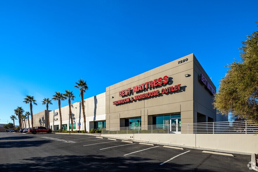 7220 Dean Martin Dr, Las Vegas, NV à louer - Photo principale – Image 1 sur 4